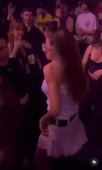 serenay sarikaya alice muzikali partisinde kendinden gecti dans sovu gundem oldu